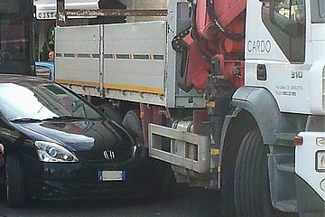 Camion Contro Auto Su Corso Vittorio Emanuele Strade Pericolose A Barletta