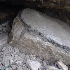 Scompaiono gli antichi blocchi di pietra
