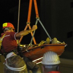 Crollo in via Roma, i soccorsi continuano anche in serata