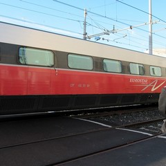 Incidente in via Milano, uomo investito dal treno