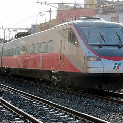 Incidente in via Milano, uomo investito dal treno