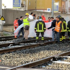 Incidente in via Milano, uomo investito dal treno