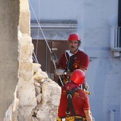 Crollo in via Roma, i soccorsi continuano anche in serata