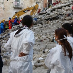 Crollo in via Roma, i soccorsi continuano anche in serata