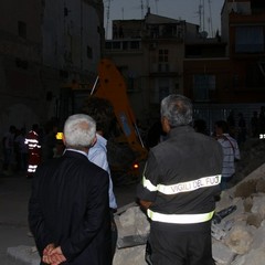 Crollo in via Roma, i soccorsi continuano anche in serata