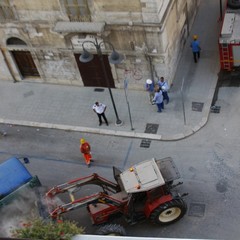 Crollo in via Roma, i soccorsi continuano anche in serata