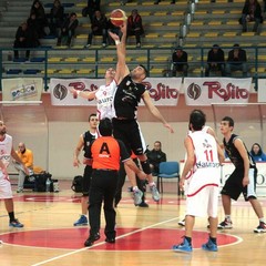 Basket, la Cestistica Barletta perde il derby contro Trani