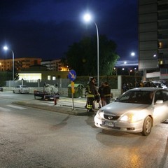 Auto ribaltata in via De Nicola