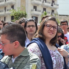 Gli studenti accolgono la carovana di Libera