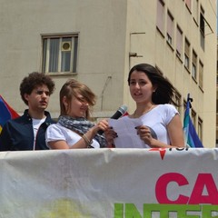 Gli studenti accolgono la carovana di Libera