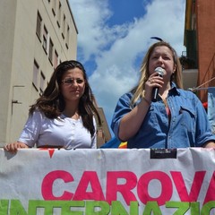 Gli studenti accolgono la carovana di Libera