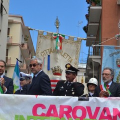 Gli studenti accolgono la carovana di Libera