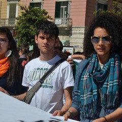 Gli studenti accolgono la carovana di Libera