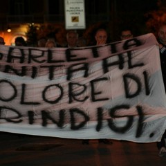 Tragedia di Brindisi, la fiaccolata per chiedere giustizia