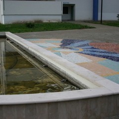 Mosaici all'esterno del "PalaBorgia"