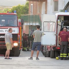 Incendio via Tramvia, intervengono i vigili del fuoco