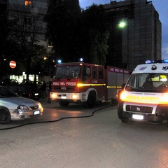 Auto ribaltata in via De Nicola