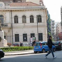 Strisce pedonali cercansi in Piazza Caduti