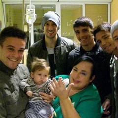 I calciatori del Barletta in visita al "Dimiccoli"