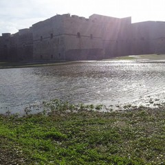 Il fossato del Castello Svevo allagato dalle recenti piogge