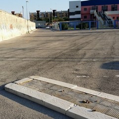 Immondizia nel parcheggio del "PalaBorgia"