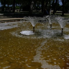 Al Castello, quelle fontane "giallognole" come biglietto da visita