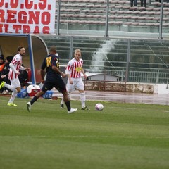 Barletta-Lecce 1-2, derby amaro per i biancorossi