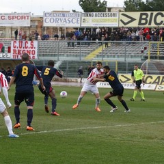 Barletta-Lecce 1-2, derby amaro per i biancorossi