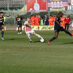 Barletta-Lecce 1-2, derby amaro per i biancorossi