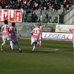 Barletta-Lecce 1-2, derby amaro per i biancorossi