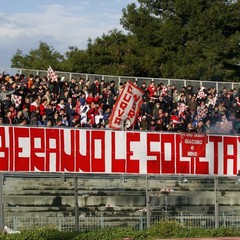 Barletta-Lecce 1-2, passione e coreografie sugli spalti