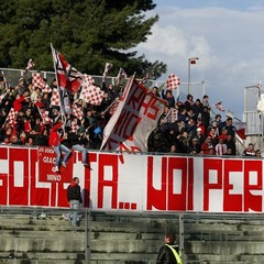 Barletta-Lecce 1-2, passione e coreografie sugli spalti