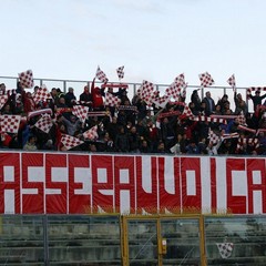 Barletta-Lecce 1-2, passione e coreografie sugli spalti