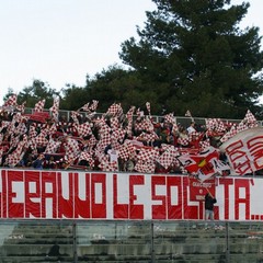 Barletta-Lecce 1-2, passione e coreografie sugli spalti