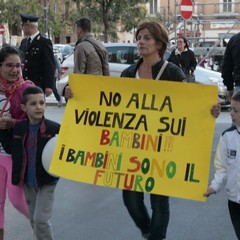 Barletta manifesta contro la violenza sui bambini