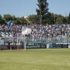 Andria-Barletta, festa e spettacolo anche sugli spalti