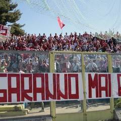 Andria-Barletta, festa e spettacolo anche sugli spalti