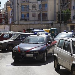 Conflitto a fuoco a Barletta tra carabinieri e rapinatori: è caccia all'uomo