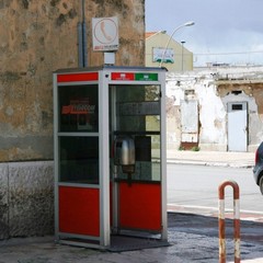 Cabina telefonica a Ponente, la rimozione a breve