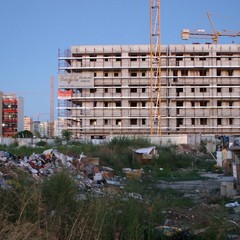 Degrado al campo rom nella periferia di Barletta