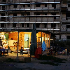 Degrado al campo rom nella periferia di Barletta