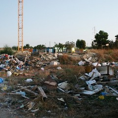 Degrado al campo rom nella periferia di Barletta