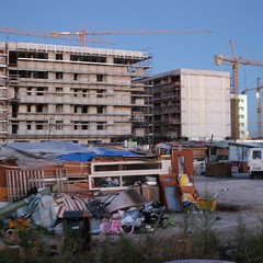 Degrado al campo rom nella periferia di Barletta