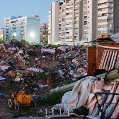 Degrado al campo rom nella periferia di Barletta