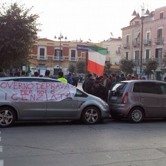 9 dicembre, la protesta in piazza Aldo Moro a Barletta