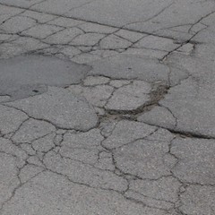 Guarda che buca in via dalle Palme