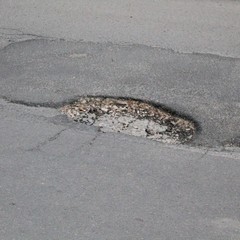 Guarda che buca in via dalle Palme