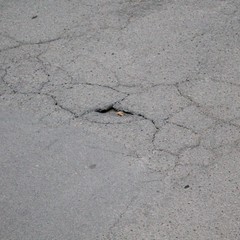 Guarda che buca in via dalle Palme