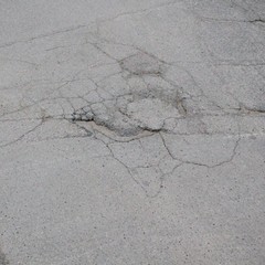 Guarda che buca in via dalle Palme