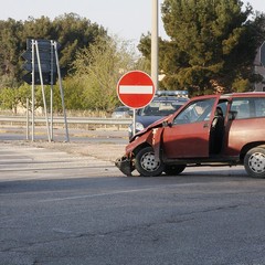 Incidente frontale in via Canosa